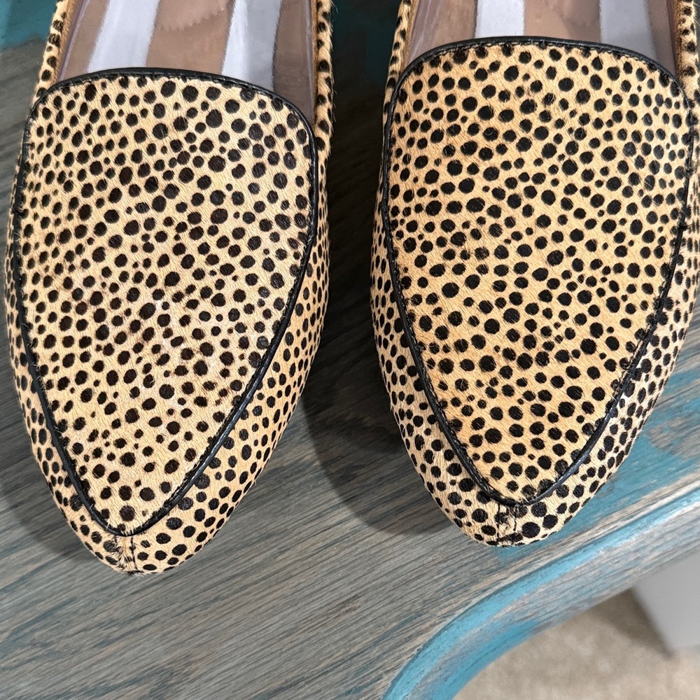 NEW IN BOX me too Leopard-Print Slip-On Calf Hair Flats in Tan and Black-10 - Picture 3 of 11